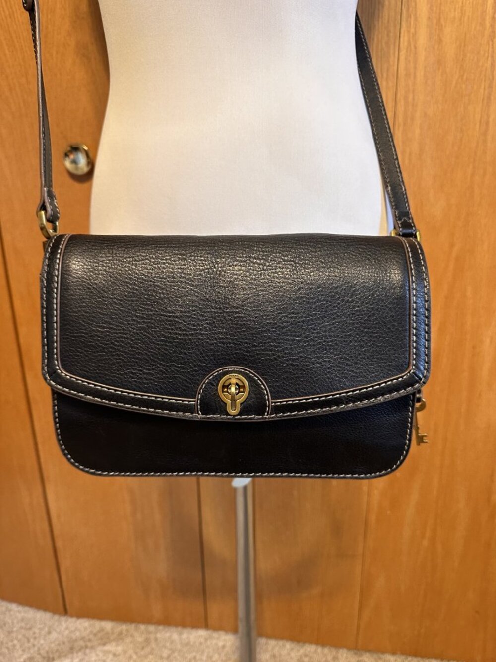 FOSSIL Ainsley Flap Closure Crossbody Bag Purse Black Leather MSRP $250
